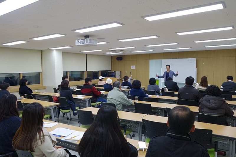 서울시민대학 은평학습장 생각하는 경제 인문학 강의 현장
